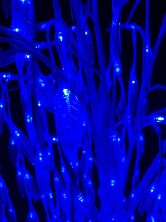 DRZEWKO ŚWIĄTECZNE LED WIERZBA OZDOBA DOMU OGRODU 150 CM BIAŁA LISTKI NIEBIESKI (4)