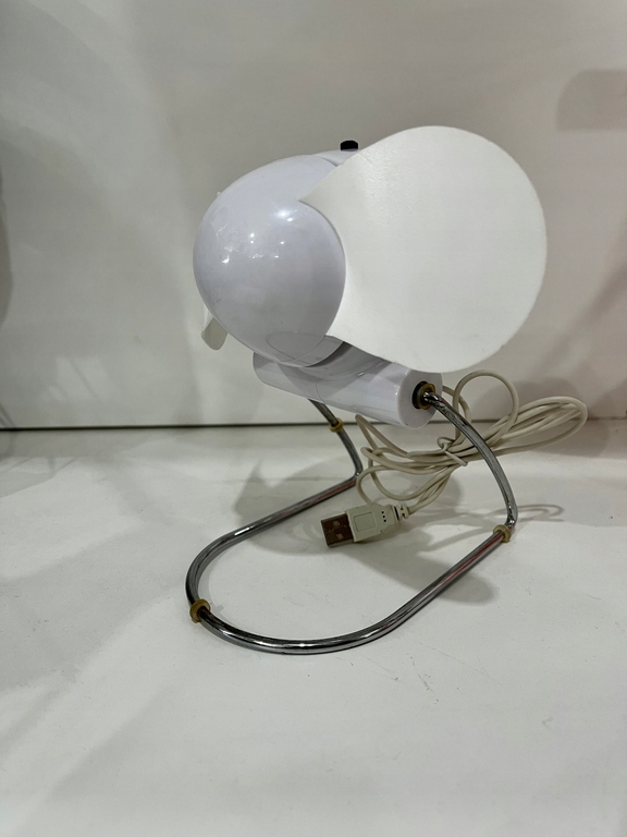 WENTYLATOR WIATRAK NA BATERIE USB BIURKOWY (2)